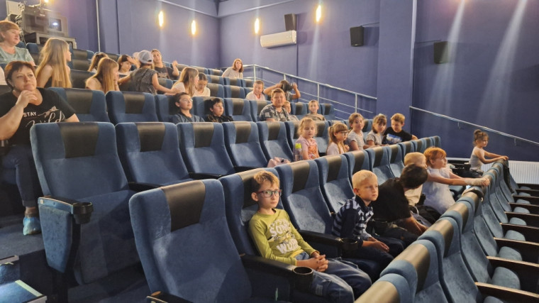 ЛАГЕРЬ РАДУГА. 10 ДЕНЬ. Посещение кинотеатра..